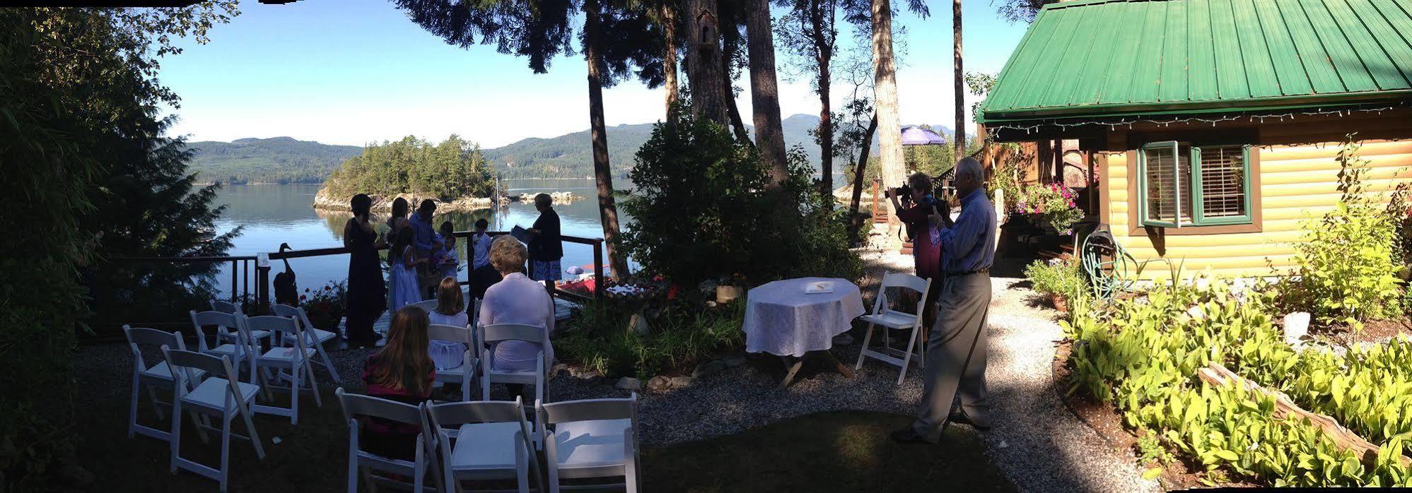 Tranquility Bay Waterfront Inn Sechelt Εξωτερικό φωτογραφία