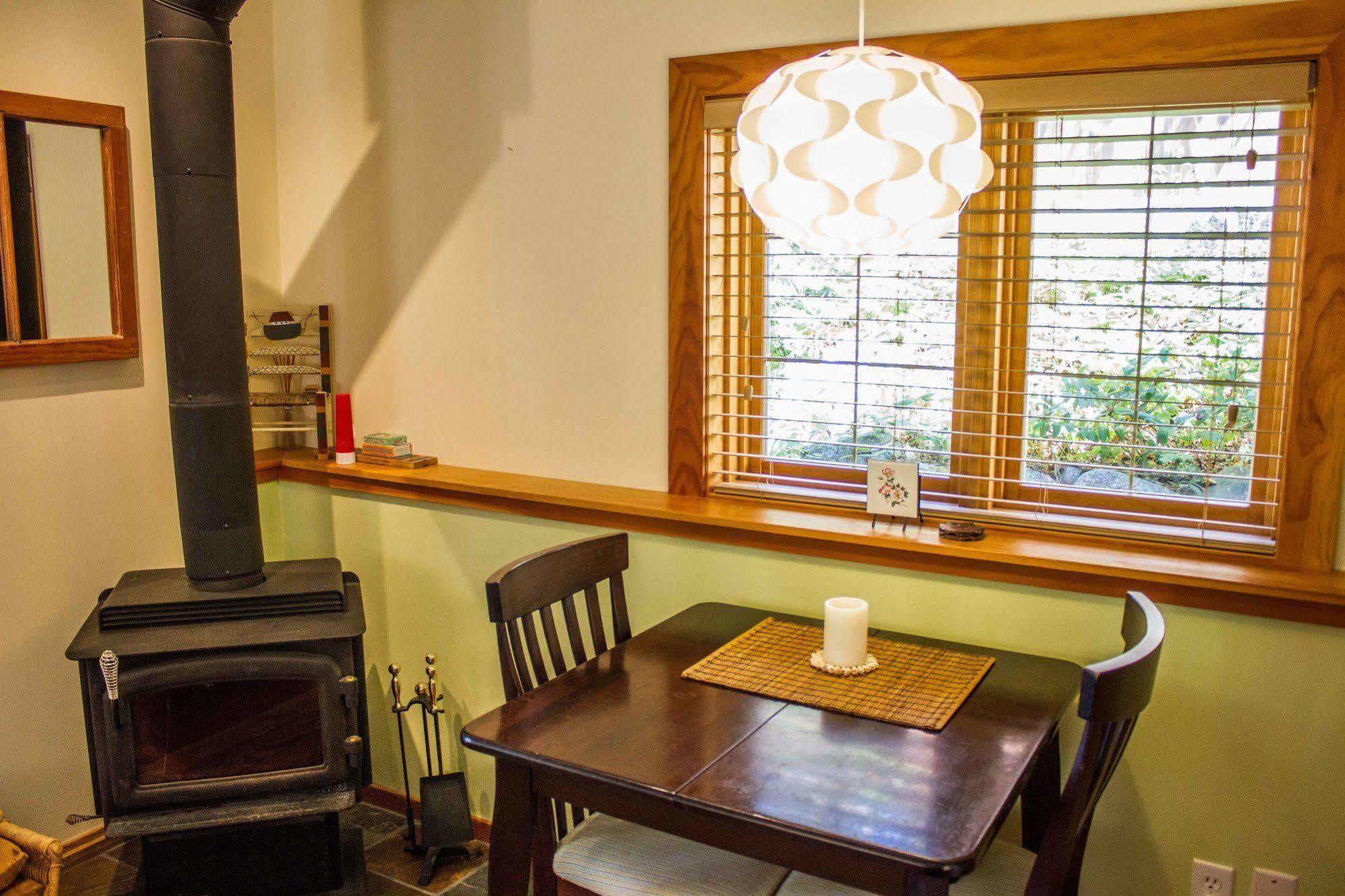 Tranquility Bay Waterfront Inn Sechelt Εξωτερικό φωτογραφία