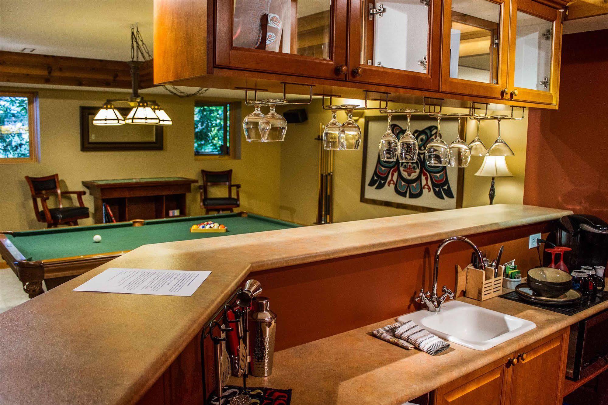 Tranquility Bay Waterfront Inn Sechelt Εξωτερικό φωτογραφία