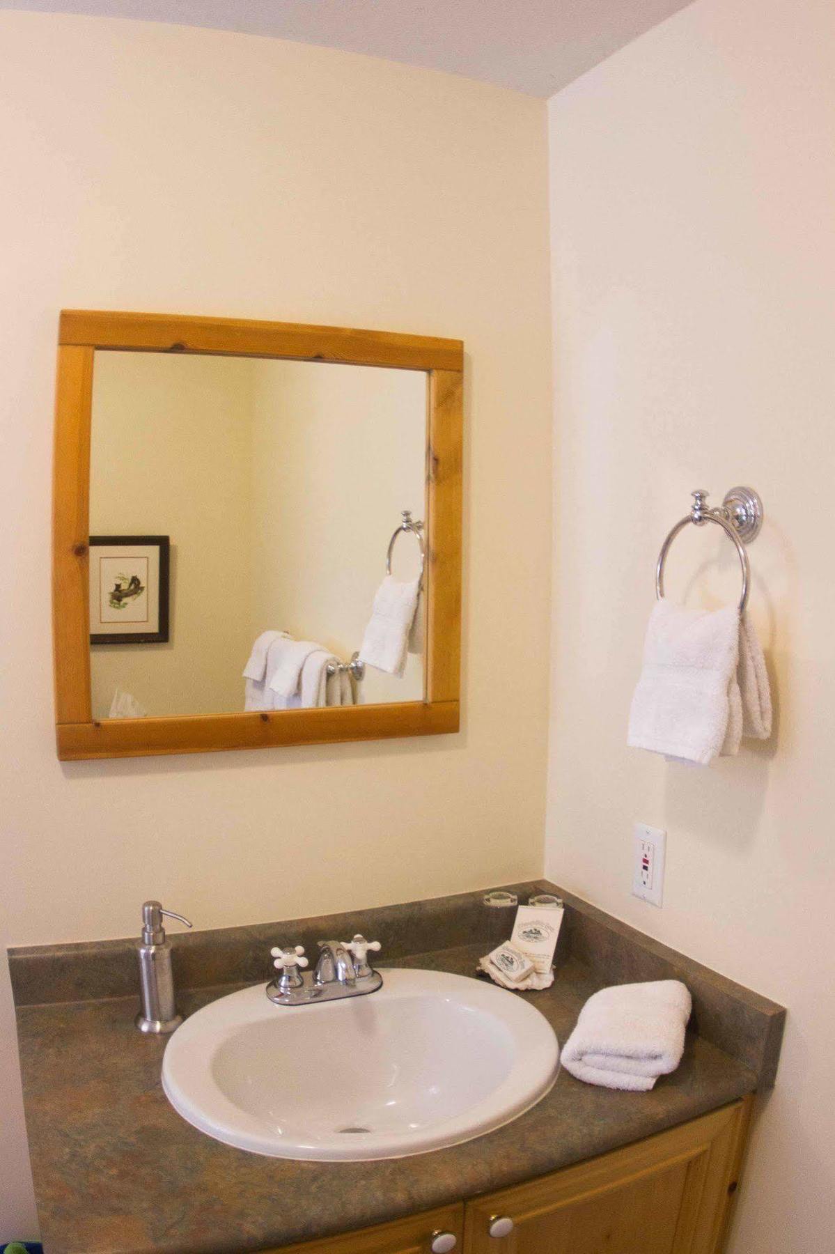 Tranquility Bay Waterfront Inn Sechelt Εξωτερικό φωτογραφία