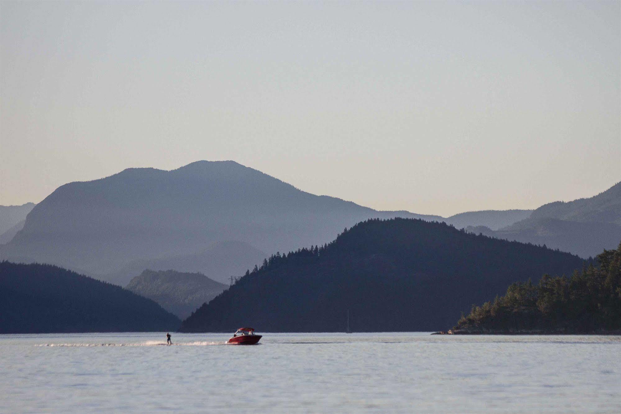 Tranquility Bay Waterfront Inn Sechelt Εξωτερικό φωτογραφία
