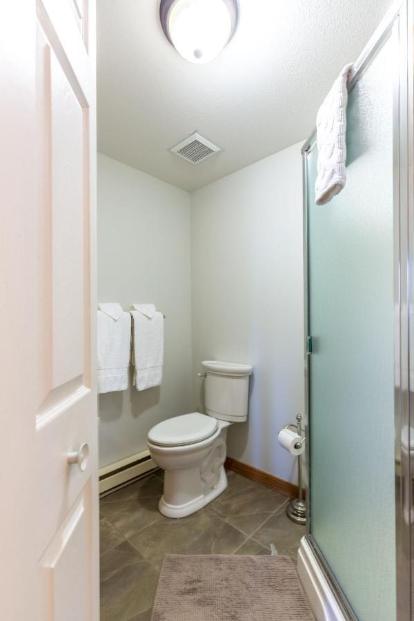 Tranquility Bay Waterfront Inn Sechelt Εξωτερικό φωτογραφία