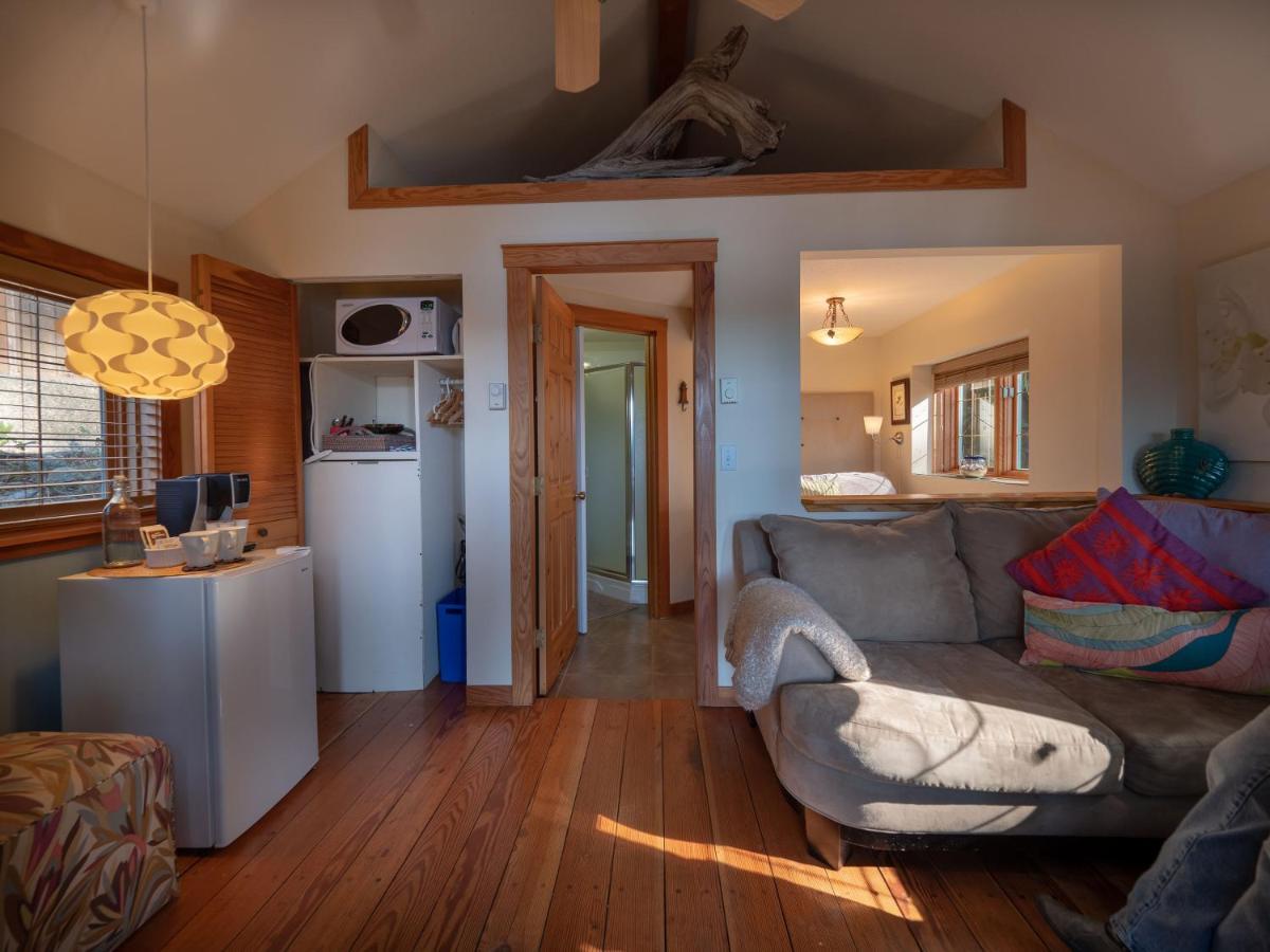 Tranquility Bay Waterfront Inn Sechelt Εξωτερικό φωτογραφία