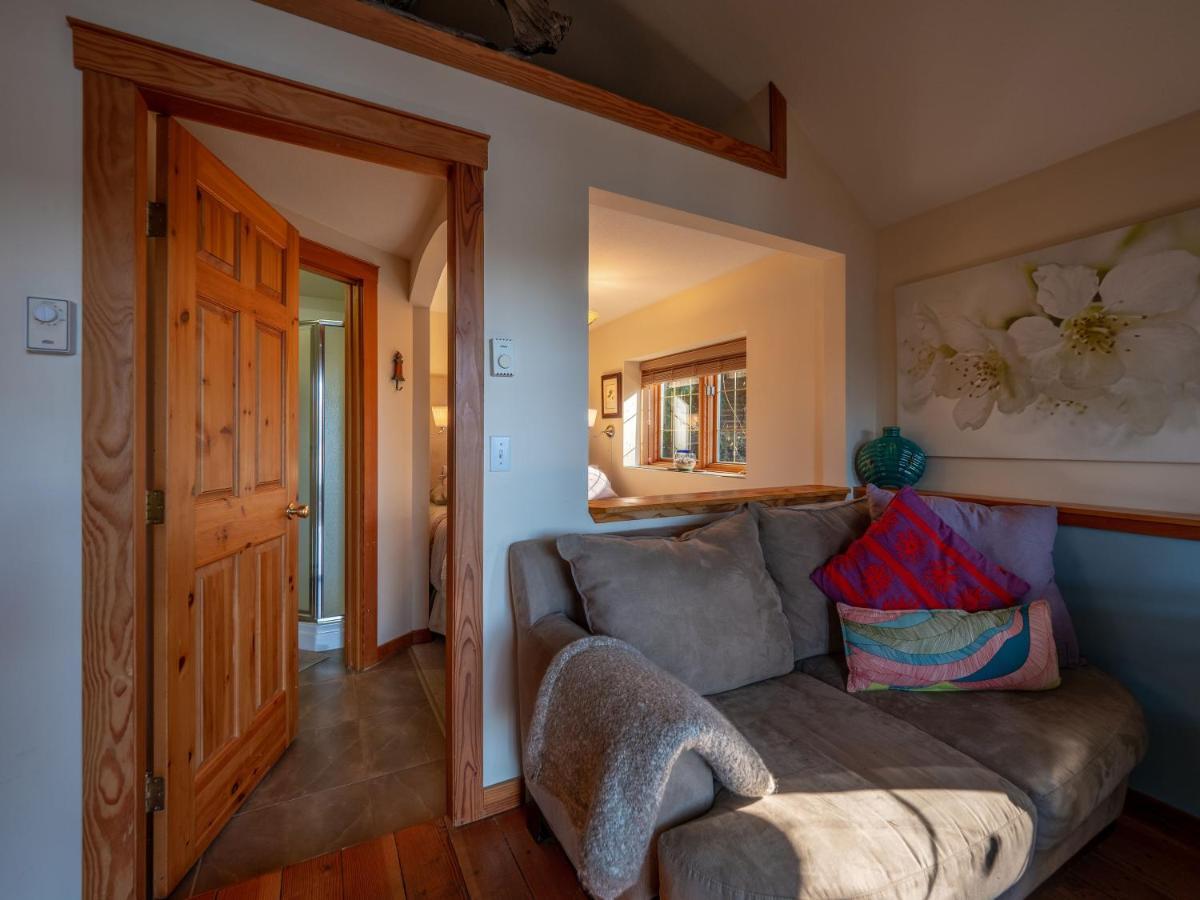 Tranquility Bay Waterfront Inn Sechelt Εξωτερικό φωτογραφία