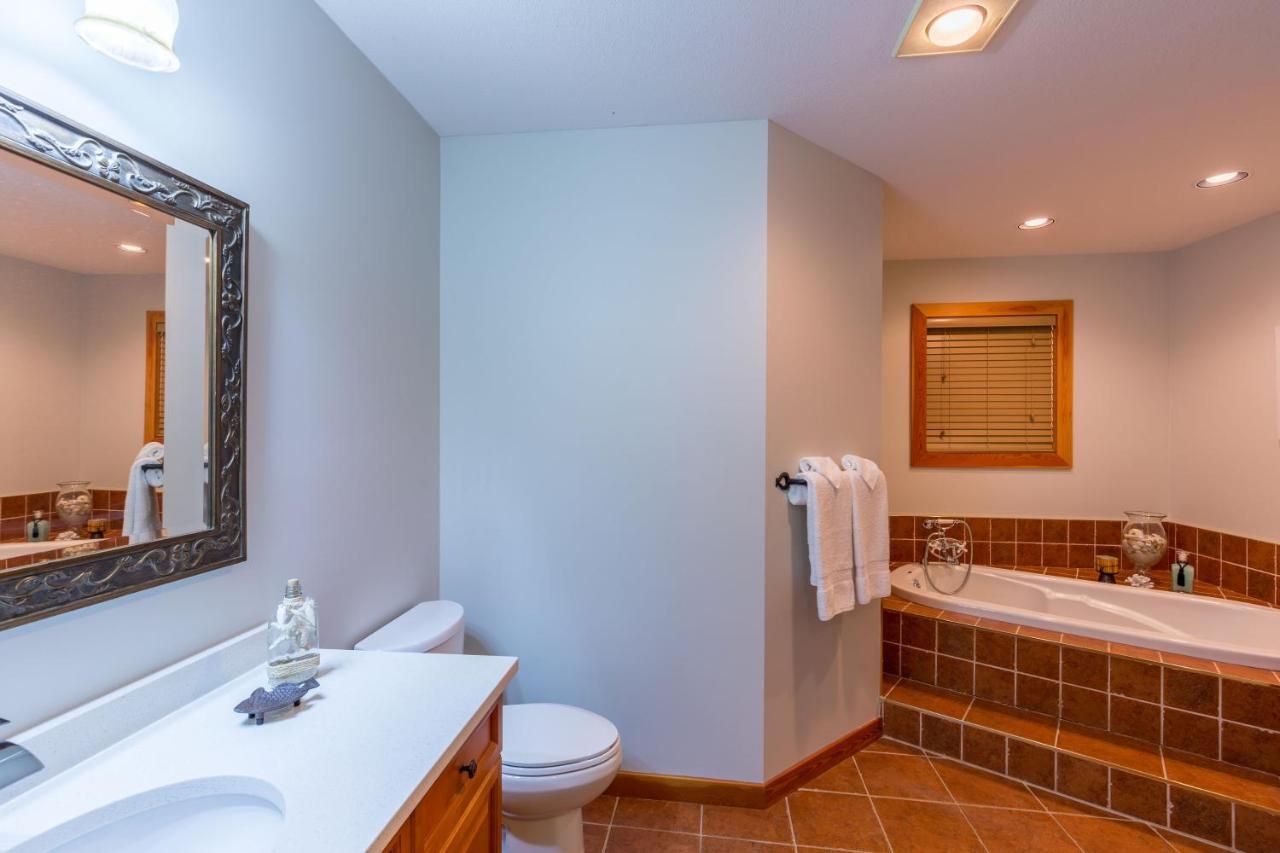 Tranquility Bay Waterfront Inn Sechelt Εξωτερικό φωτογραφία