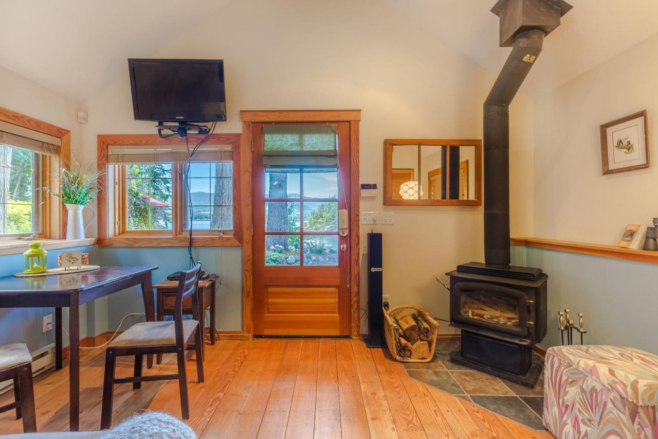 Tranquility Bay Waterfront Inn Sechelt Εξωτερικό φωτογραφία
