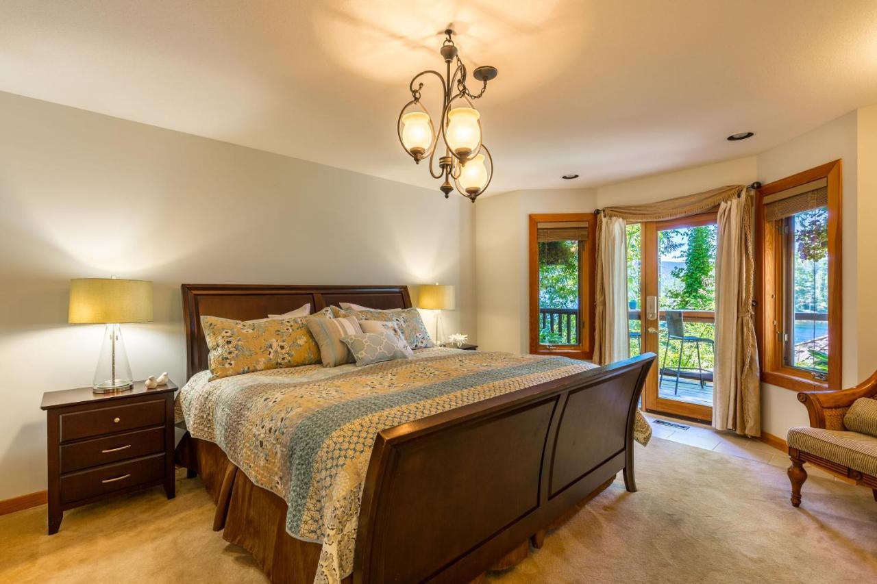 Tranquility Bay Waterfront Inn Sechelt Εξωτερικό φωτογραφία